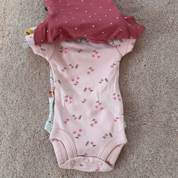 Carter’s 3pack bundle floral print cotton bodysuits-size Preemie. - Picture 2 of 4